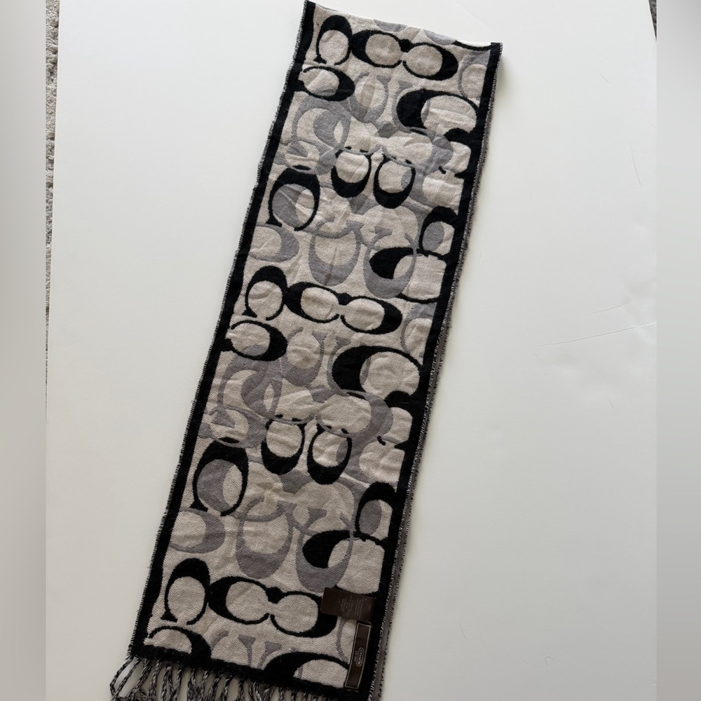 Coach Signature Logo Scarf 100% Merino Wool
Reversible - Picture 2 of 4